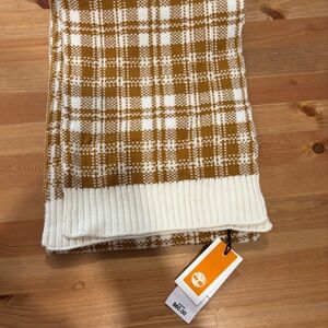 Timberland Plaid Knit Scarf in White and Brown
